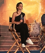 emma_watson_2017_batb_shanghai_press_conference_17.jpg