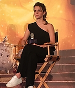 emma_watson_2017_batb_shanghai_press_conference_19.jpg