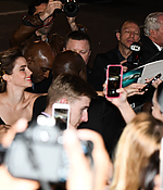 emma_watson_2017_mar_batb_la_premiere_103.jpg
