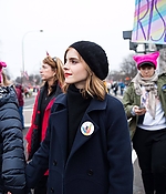 emma_watson_2017_womens_march_on_washington_15.jpg