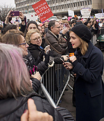 emma_watson_2017_womens_march_on_washington_39.jpg