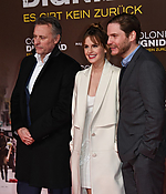 emma_watson_colonia_berlin_premiere_48.jpg